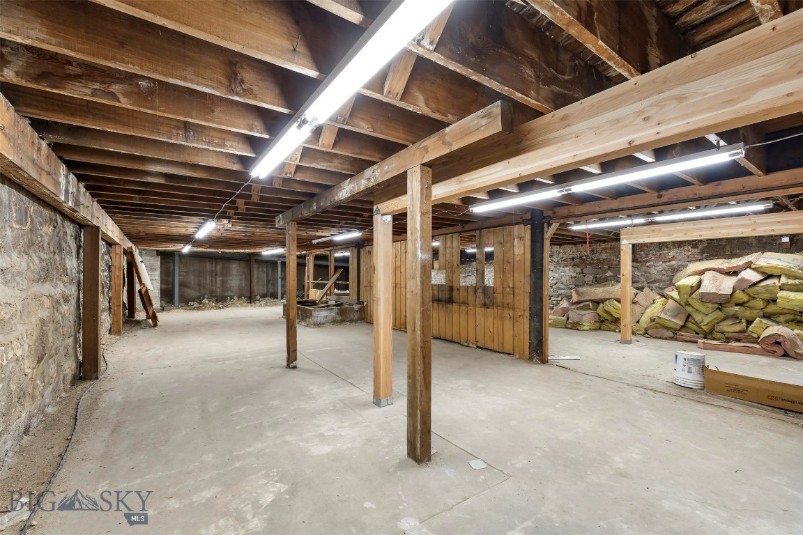 125 S Main Property Photo 29