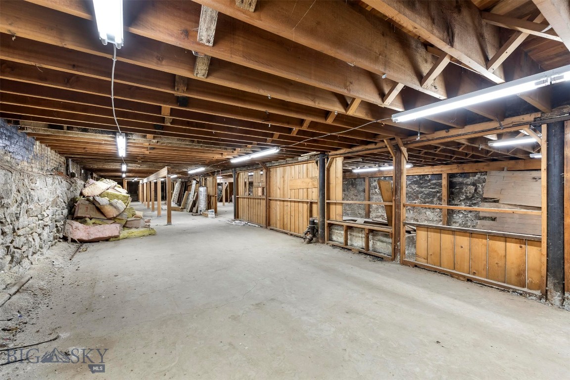 125 S Main Property Photo 30