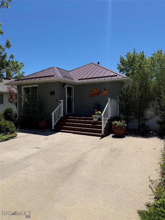 2116 8th Avenue N Property Photo 1