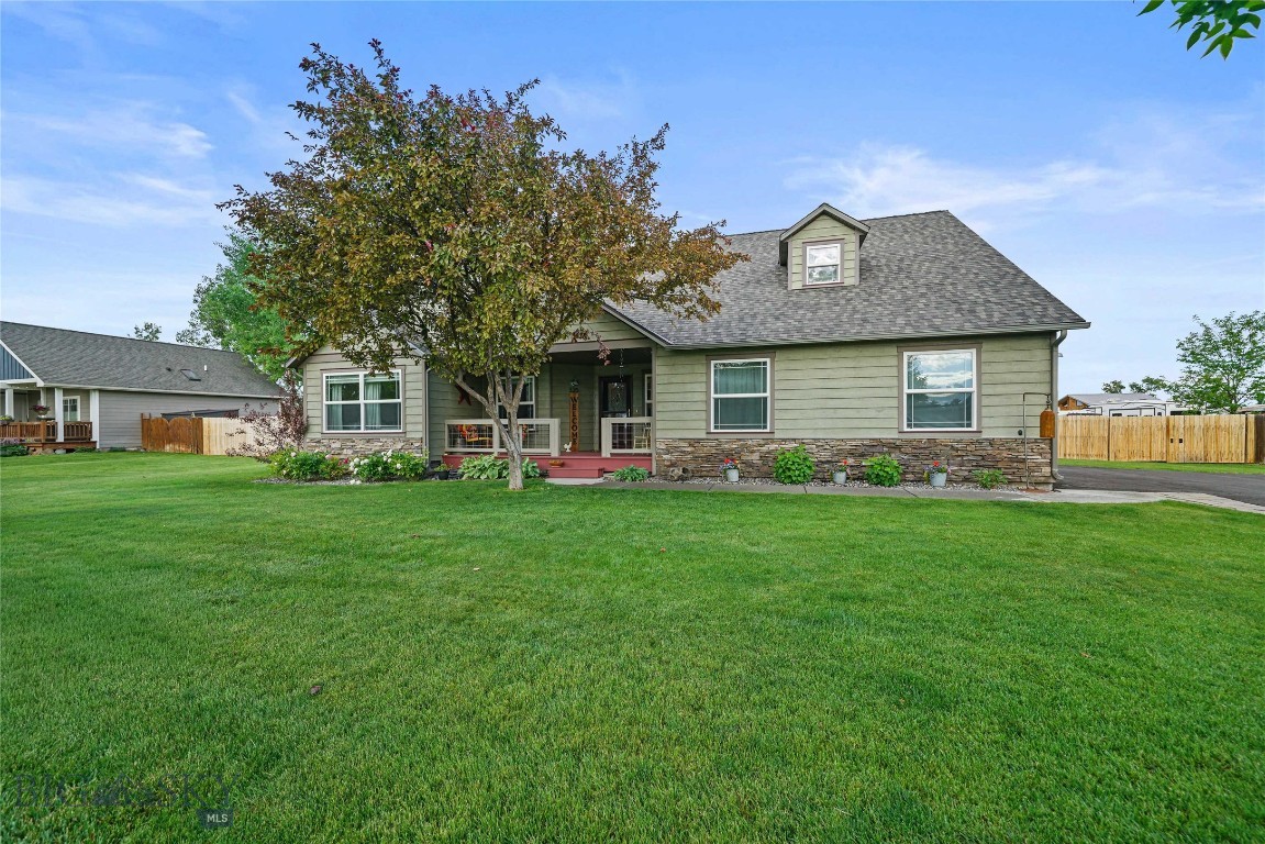 325 Mactavish Lane Property Photo 1