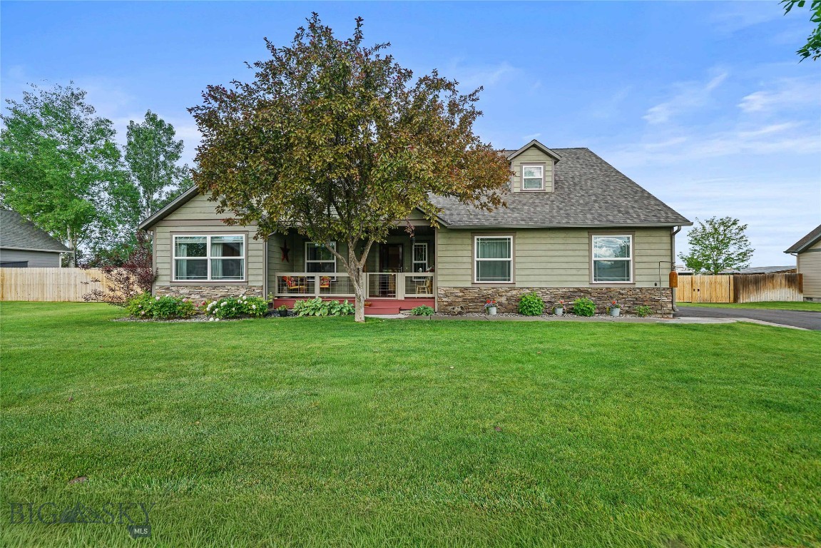 325 Mactavish Lane Property Photo 2