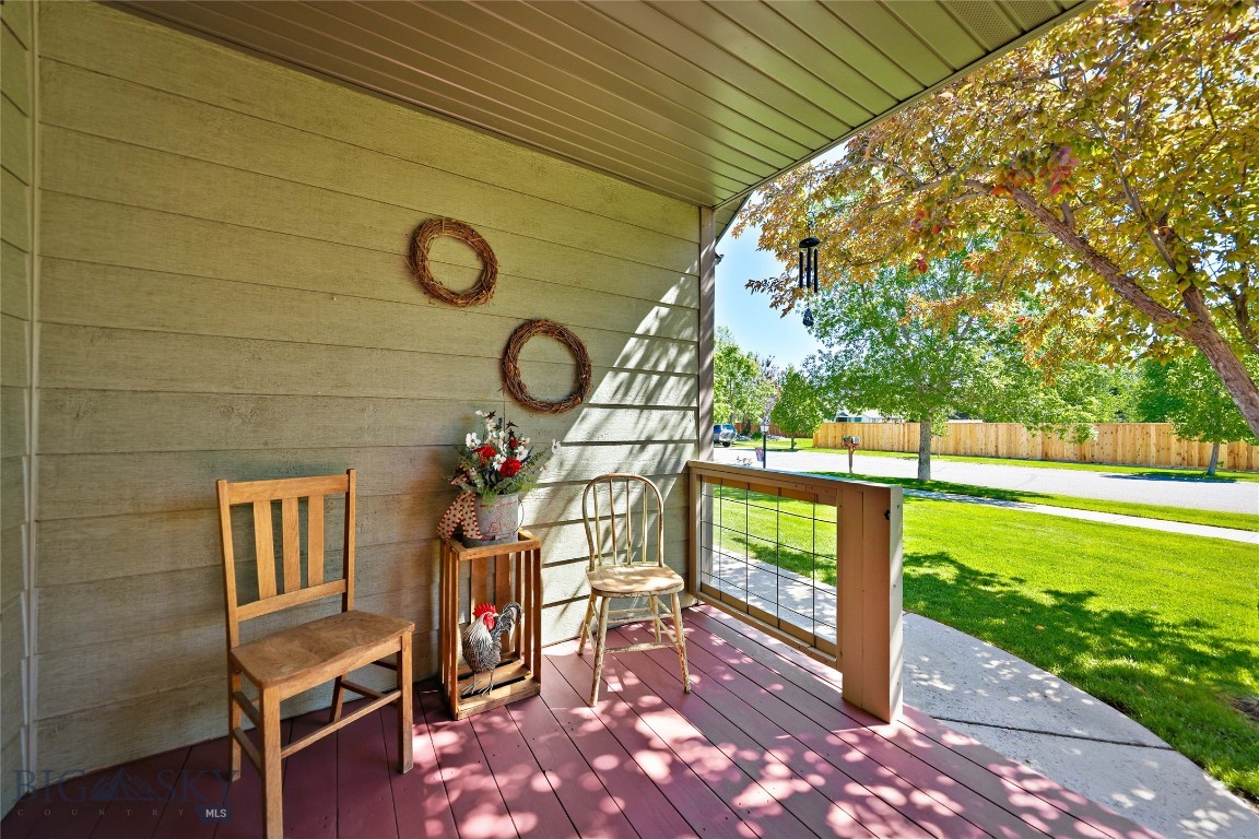 325 Mactavish Lane Property Photo 6