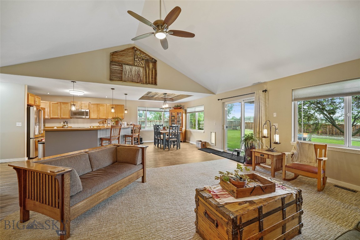 325 Mactavish Lane Property Photo 10