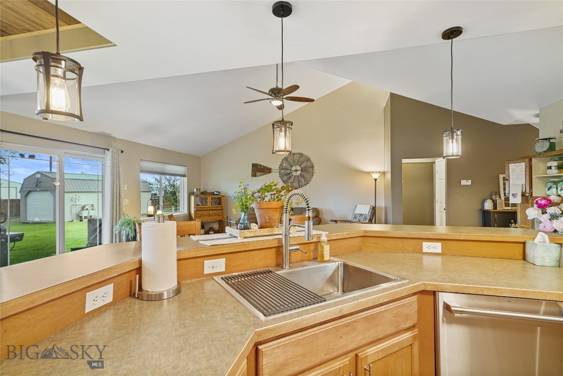 325 Mactavish Lane Property Photo 21