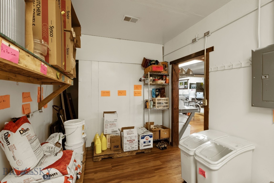 201 S Main Street Property Photo 17