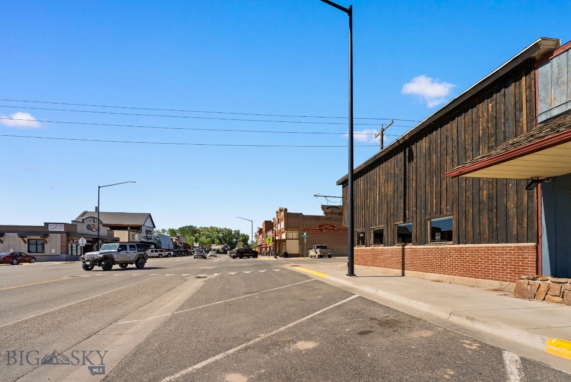 201 S Main Street Property Photo 43