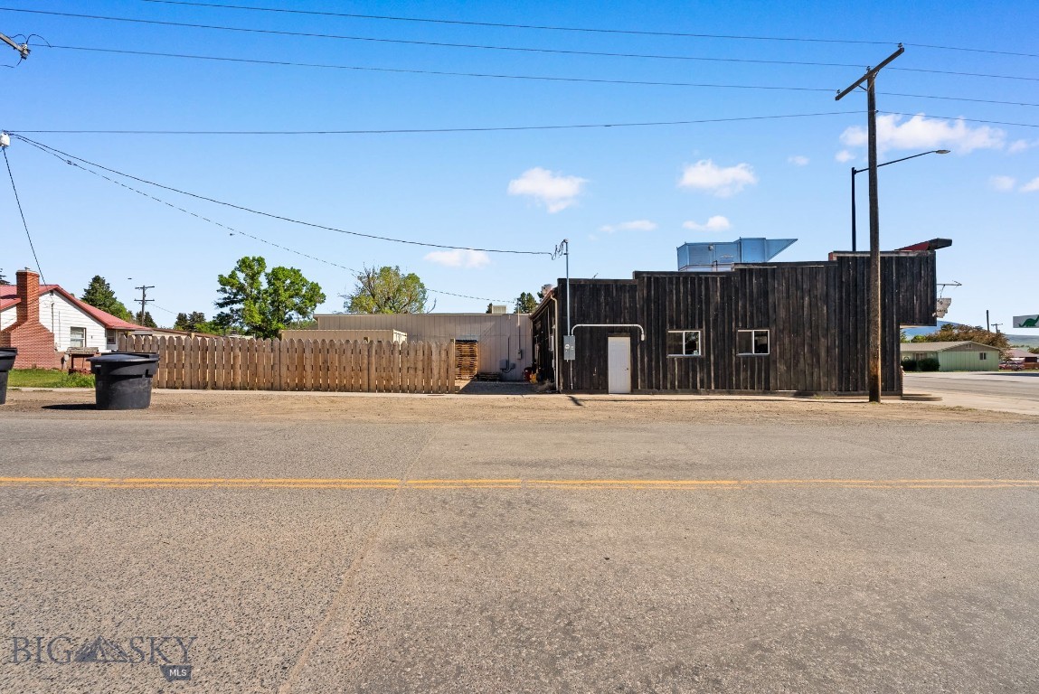 201 S Main Street Property Photo 49
