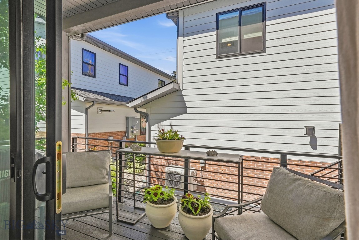 463 N Willson Avenue Property Photo 15