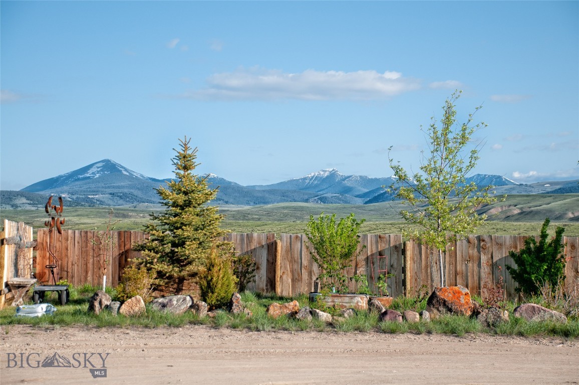 981 Bon Accord Property Photo 6