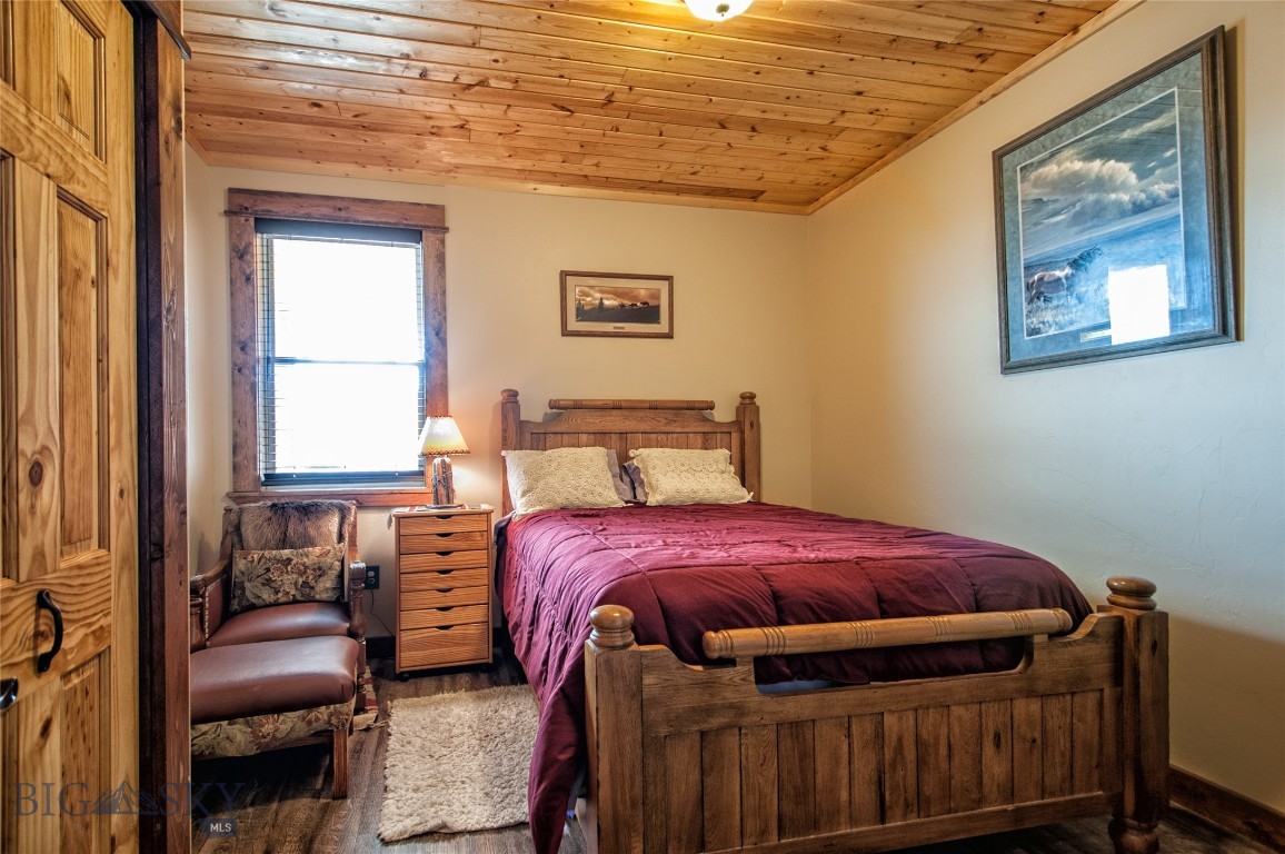 981 Bon Accord Property Photo 25