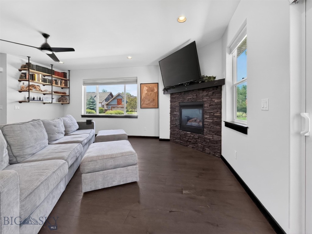 1015 Golden Gate A Property Photo 4