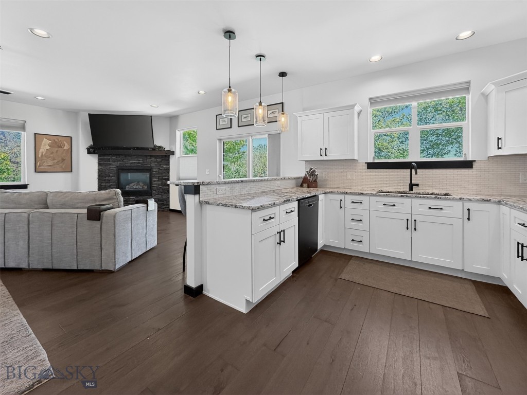 1015 Golden Gate A Property Photo 6