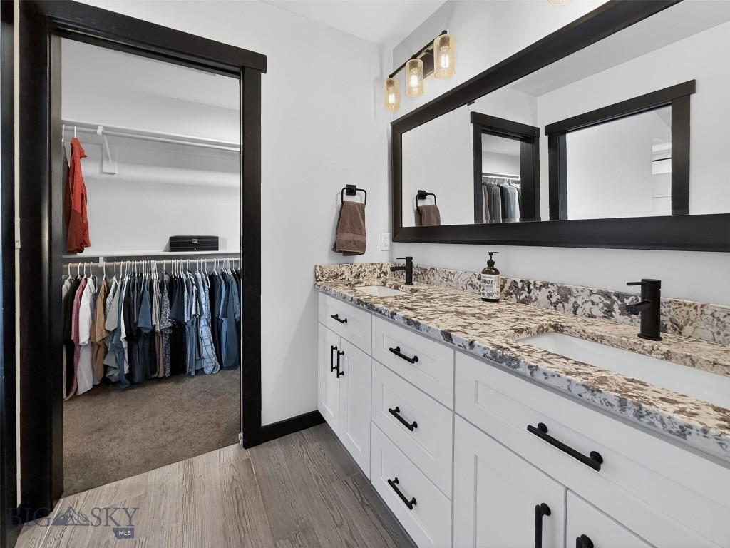 1015 Golden Gate A Property Photo 8
