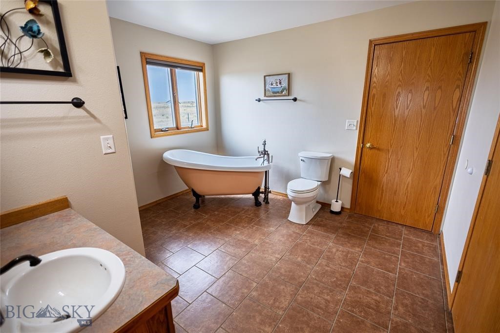 412086 Property Photo 28