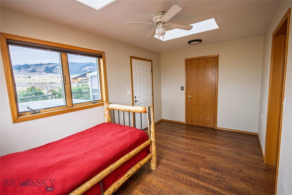 412086 Property Photo 31