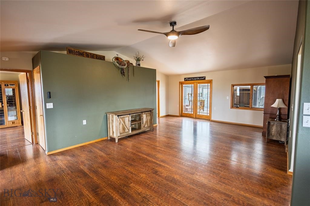 412086 Property Photo 32