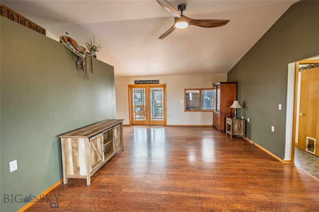 412086 Property Photo 33