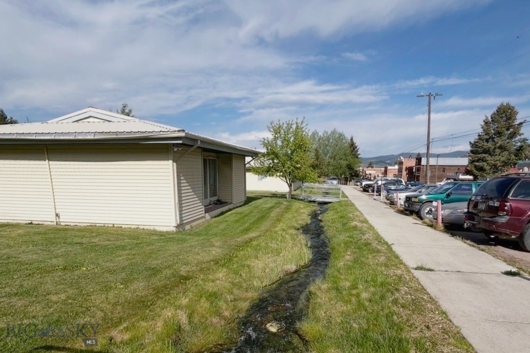 312 E Broadway Road Property Photo 8