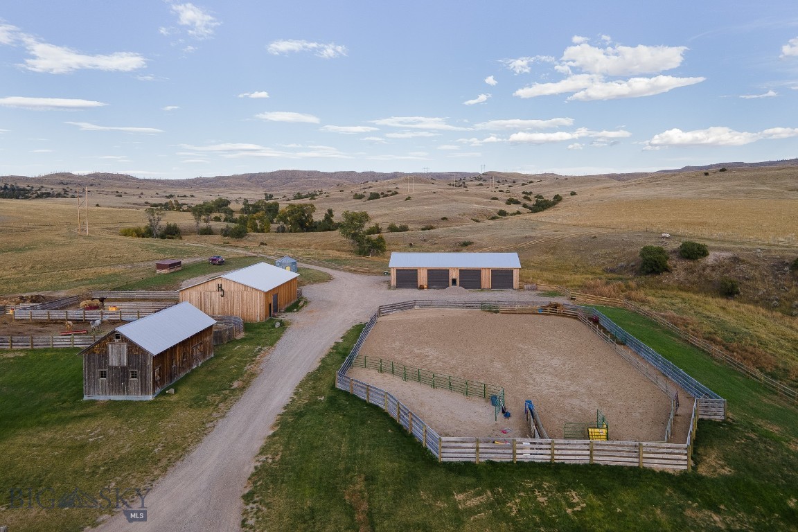 858 Lower Sweet Grass Property Photo 2