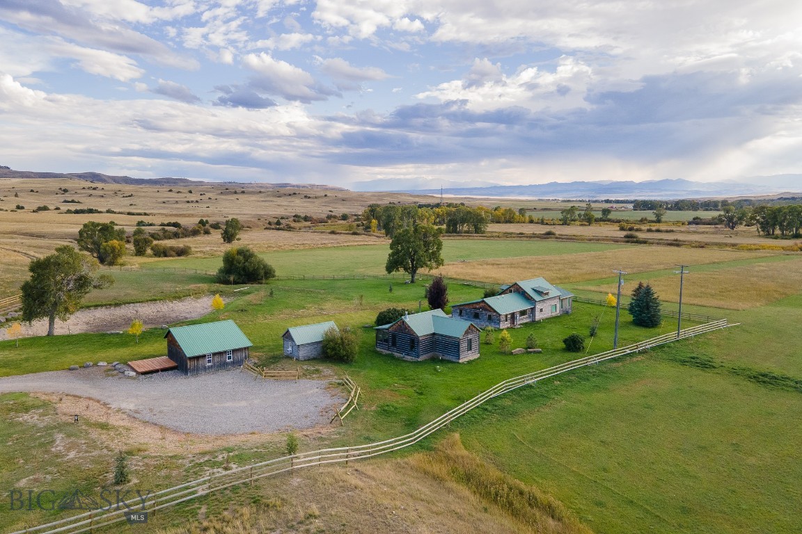 858 Lower Sweet Grass Property Photo 3