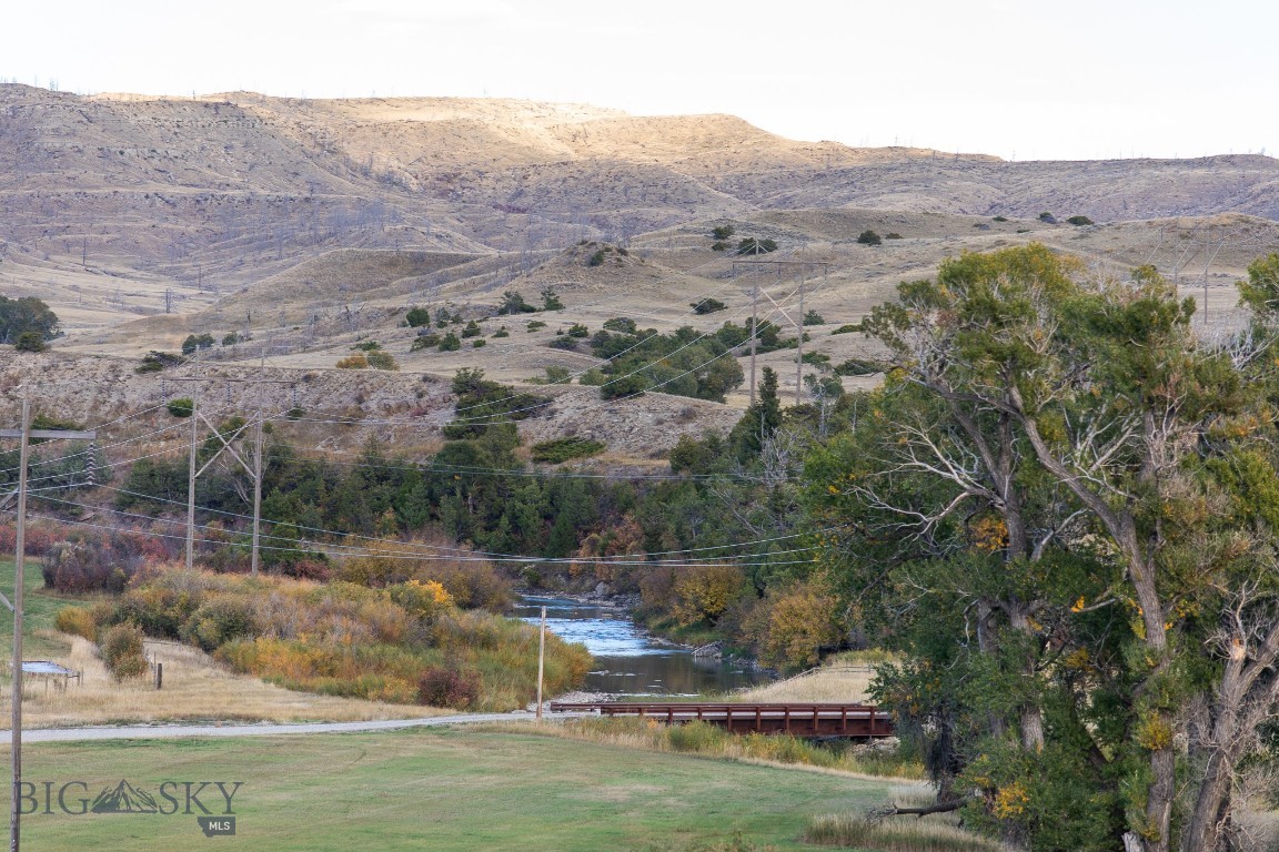 858 Lower Sweet Grass Property Photo 7