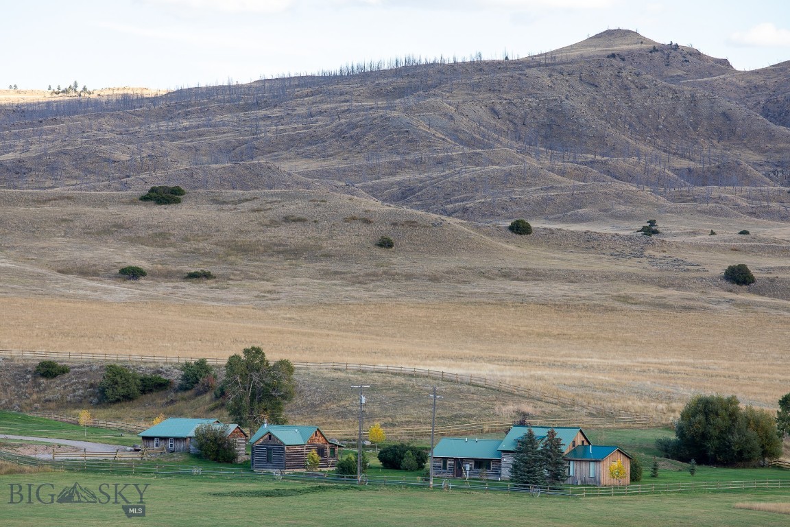 858 Lower Sweet Grass Property Photo 9
