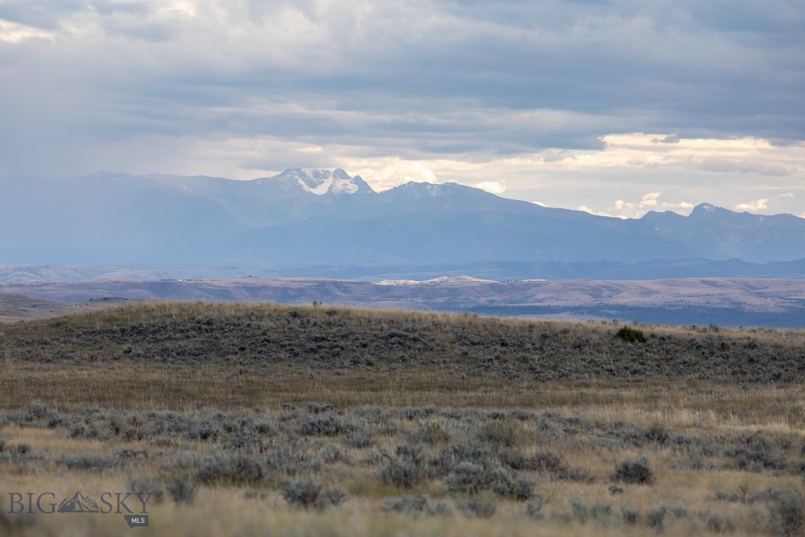 858 Lower Sweet Grass Property Photo 10
