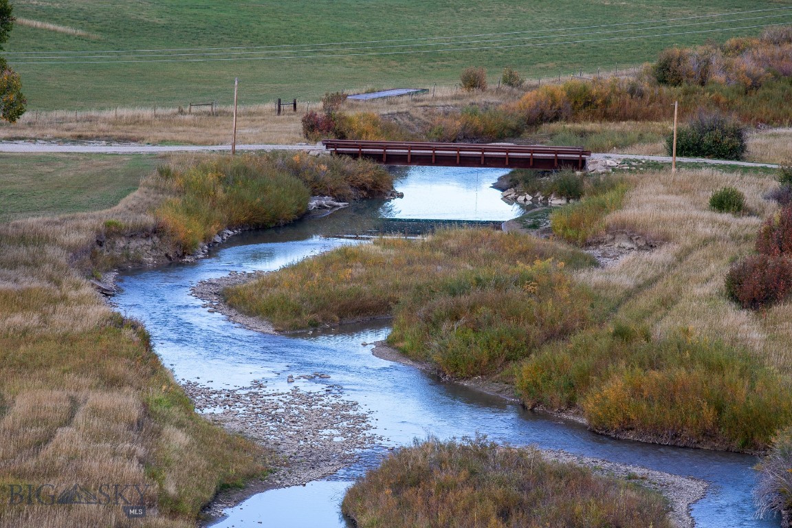858 Lower Sweet Grass Property Photo 23