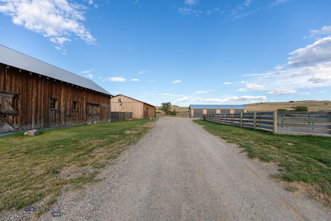 858 Lower Sweet Grass Property Photo 26