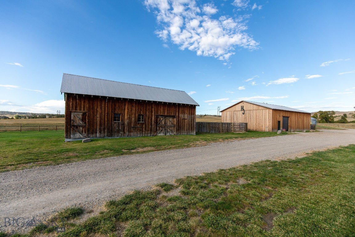 858 Lower Sweet Grass Property Photo 28