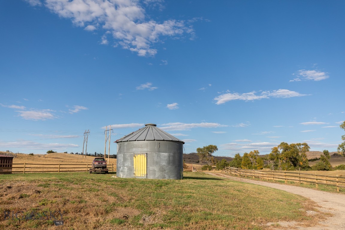 858 Lower Sweet Grass Property Photo 31