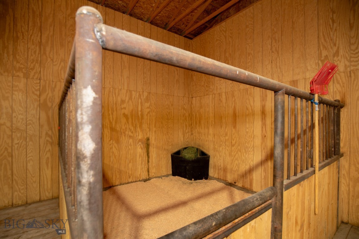 858 Lower Sweet Grass Property Photo 41