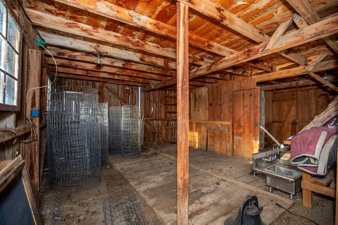 858 Lower Sweet Grass Property Photo 44