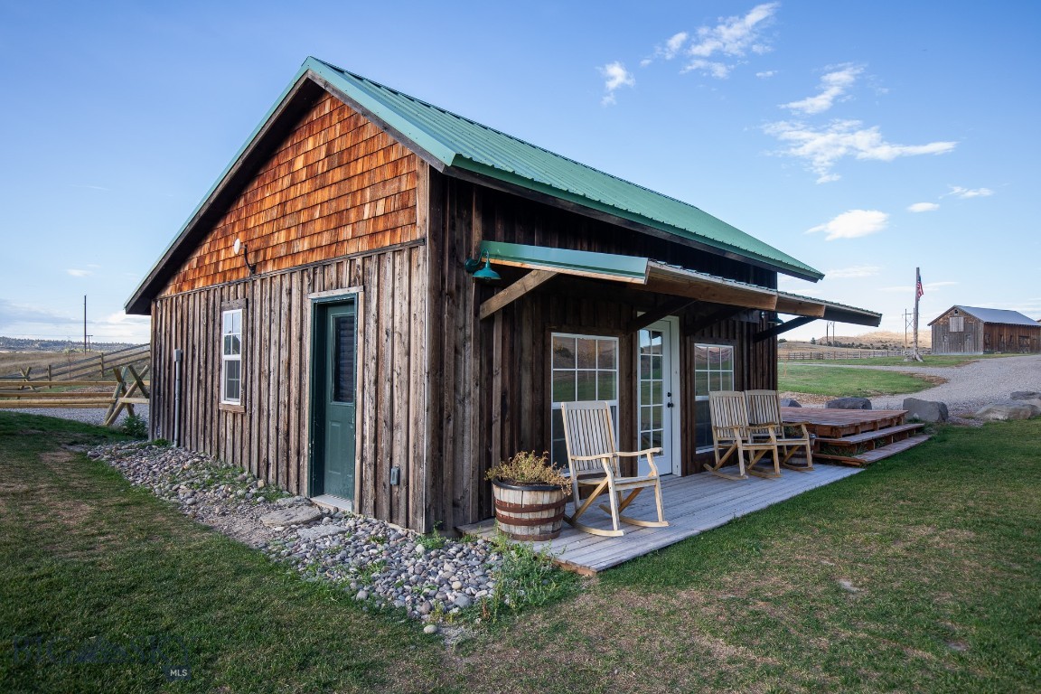 858 Lower Sweet Grass Property Photo 45