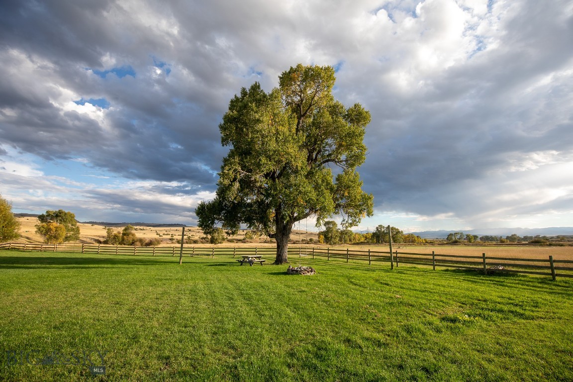 858 Lower Sweet Grass Property Photo 60