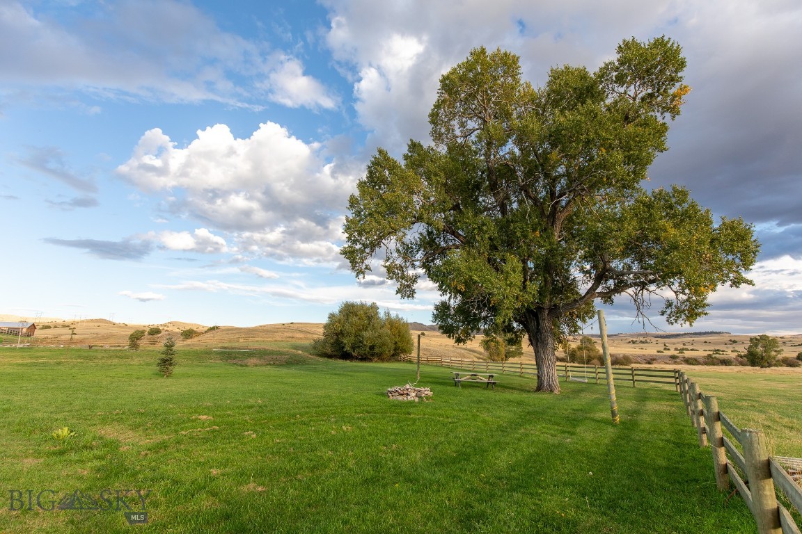 858 Lower Sweet Grass Property Photo 66