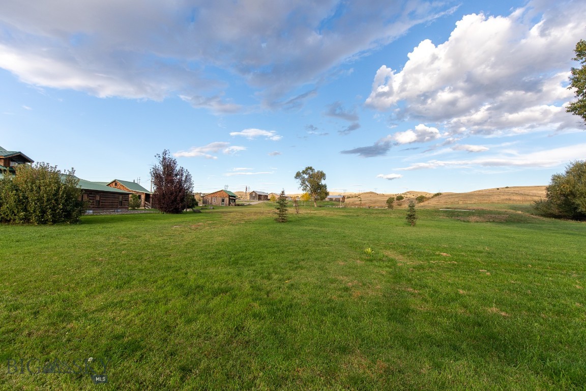 858 Lower Sweet Grass Property Photo 67