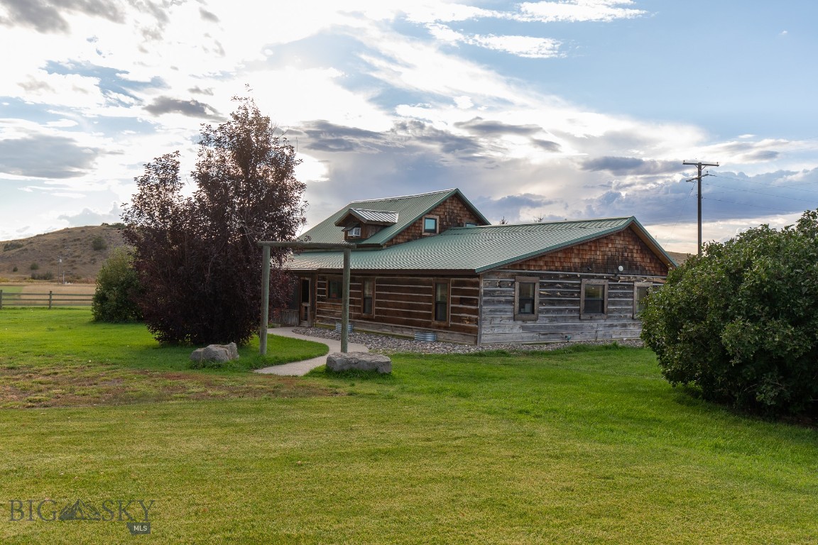 858 Lower Sweet Grass Property Photo 69