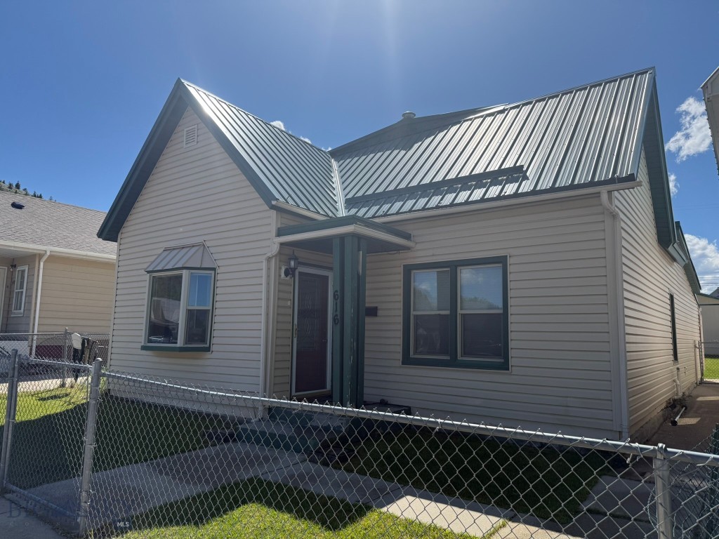 616 Cedar Street Property Photo 1