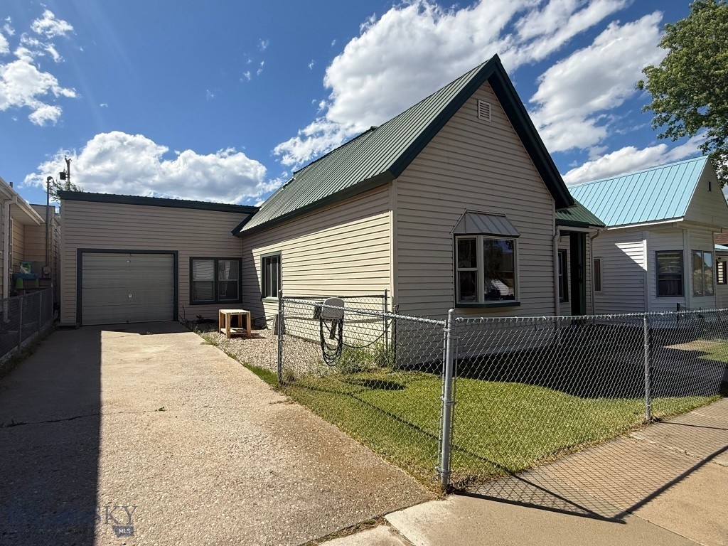 616 Cedar Street Property Photo 2