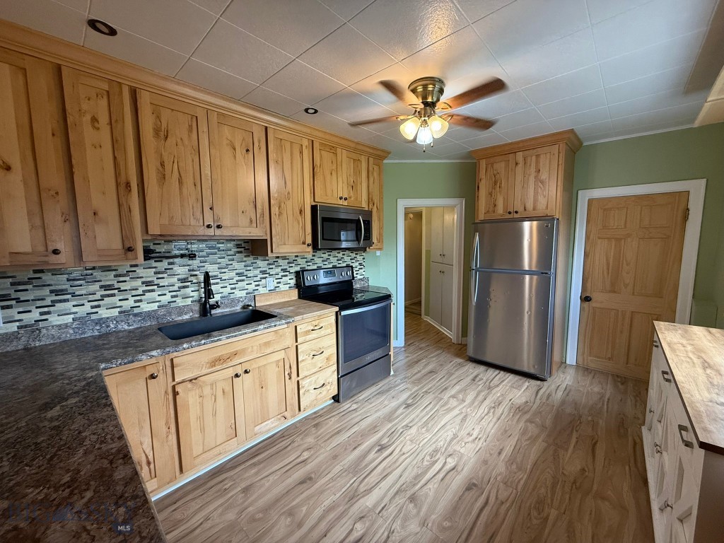 616 Cedar Street Property Photo 4