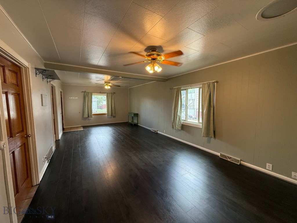 616 Cedar Street Property Photo 6