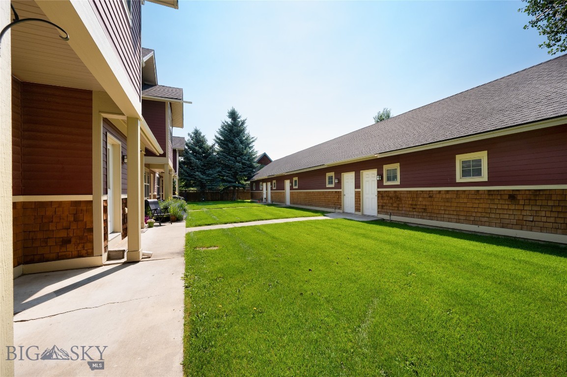 4236 Monroe Drive E Property Photo 5