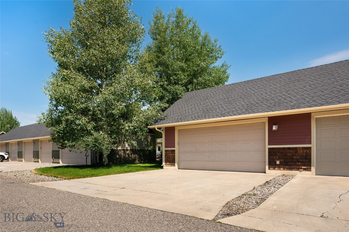 4236 Monroe Drive E Property Photo 11