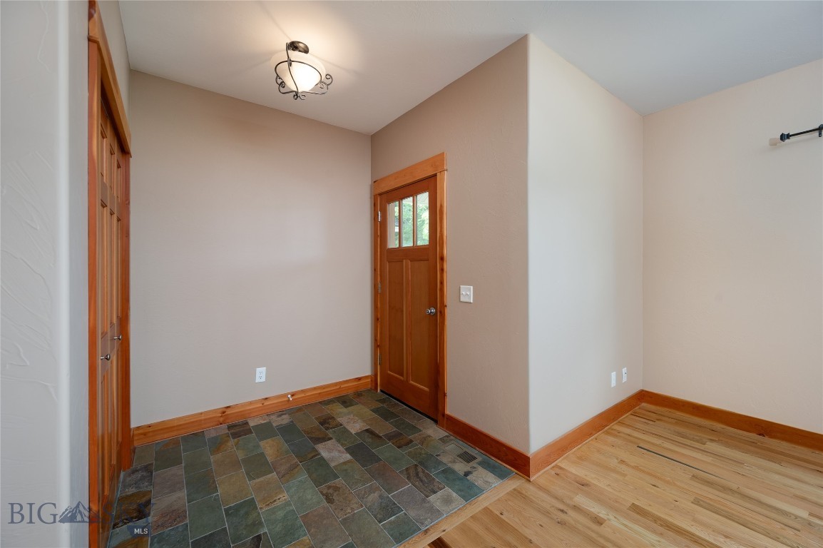 4236 Monroe Drive E Property Photo 17