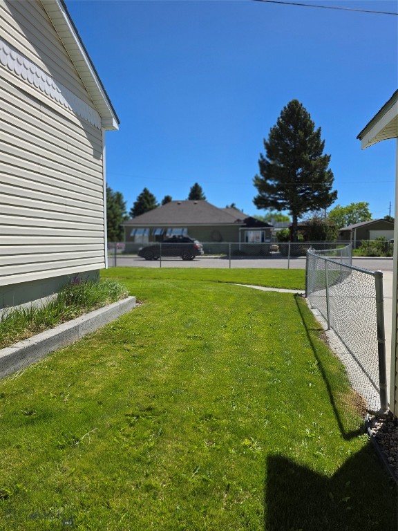 331 N Walnut St Property Photo 2