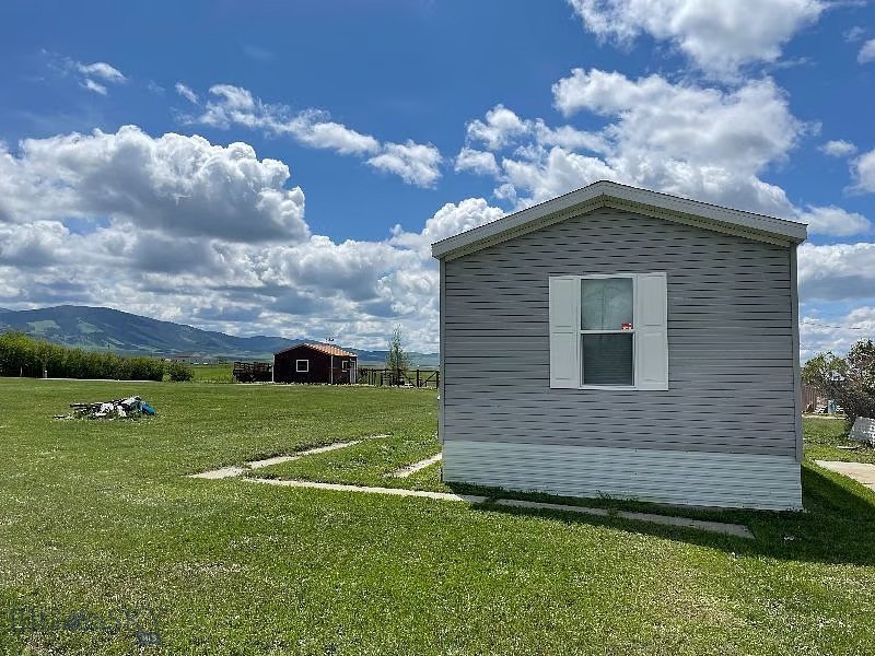 90 E South Property Photo 14