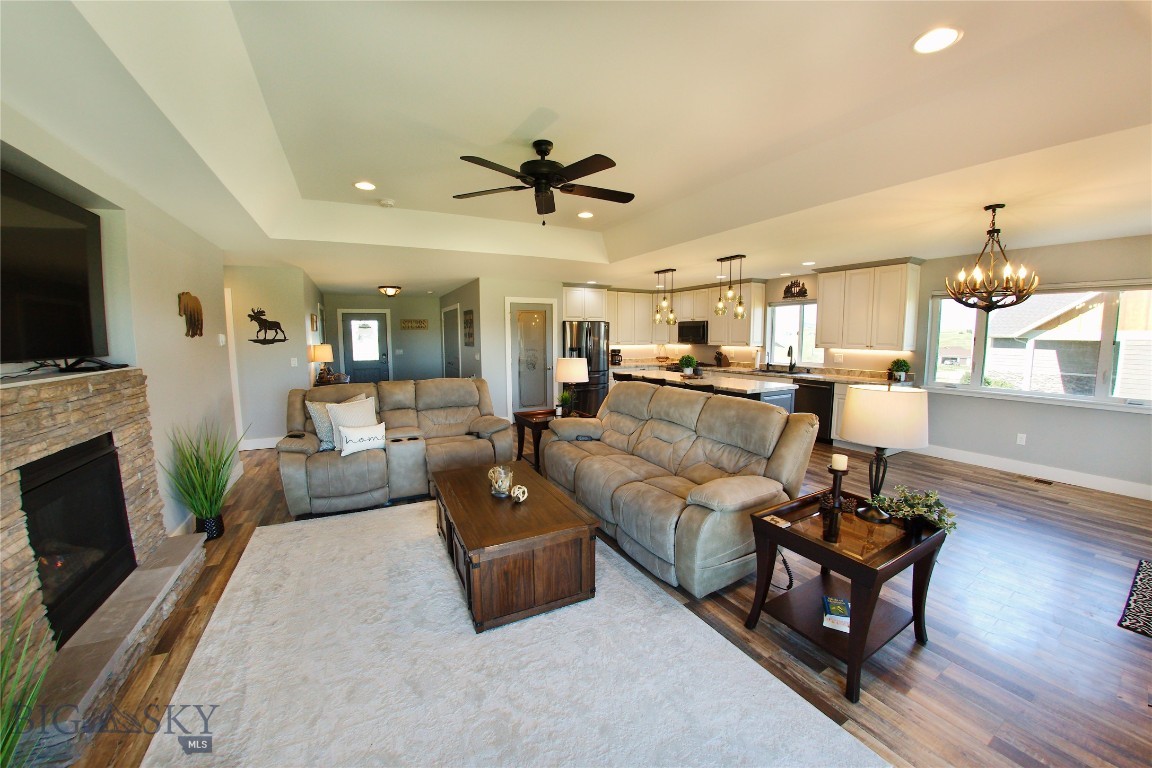 108 Rolling Prairie Way Property Photo 6