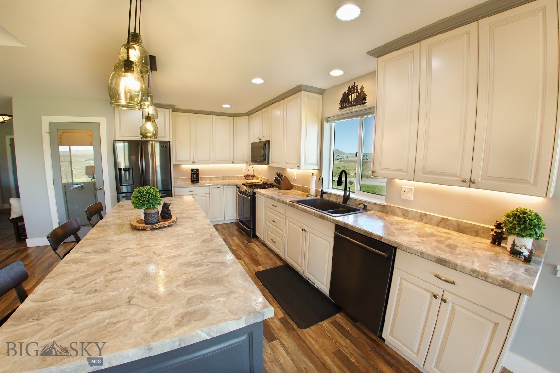 108 Rolling Prairie Way Property Photo 7