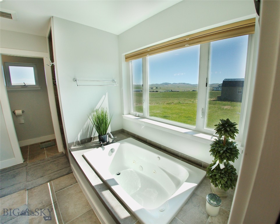 108 Rolling Prairie Way Property Photo 14
